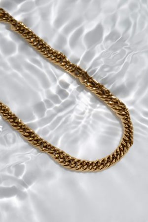 high-angle-gold-chain-underwater(1)